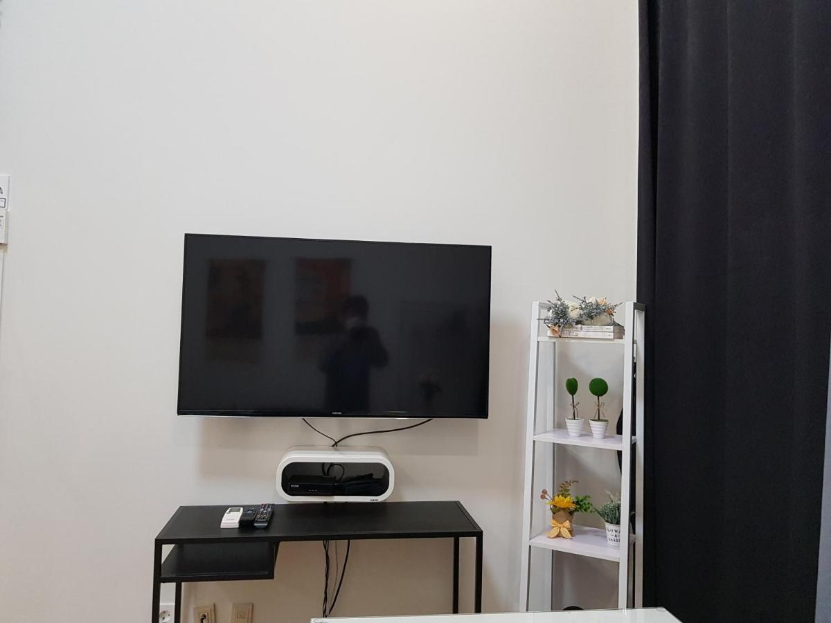 Hongdae Residence - 1Min From Hongik Uni Station Exit #1 Сеул Екстериор снимка